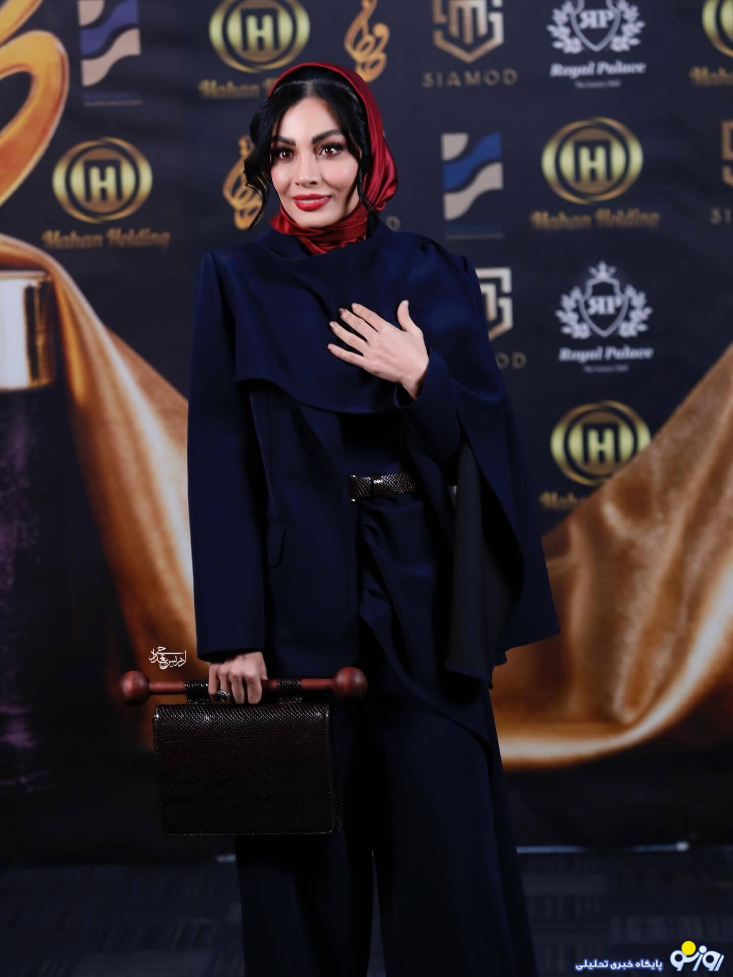 صحرا اسدالهی همراه با کیفی با دستههای گوشت کوبی! صحرا اسدالهی همراه با کیفی با دستههای گوشت کوبی!