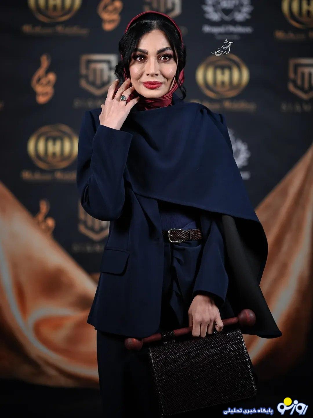 صحرا اسدالهی همراه با کیفی با دستههای گوشت کوبی! صحرا اسدالهی همراه با کیفی با دستههای گوشت کوبی!