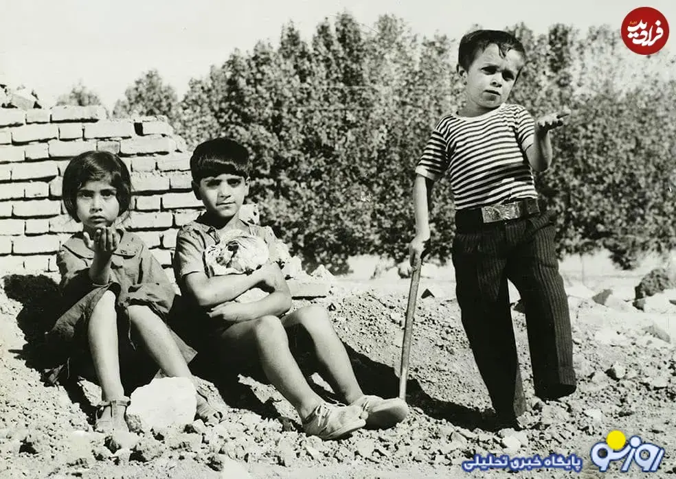 عکسی از اسدالله یکتا ۱۸ ساله در کنار لیلا فروهر ۷ ساله