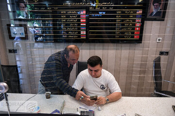 سیگنال جدید به بازارها رسید/ طلا و سکه به تله افتادند/ کف قیمتی دلار شکسته میشود؟ سیگنال جدید به بازارها رسید/ طلا و سکه به تله افتادند/ کف قیمتی دلار شکسته میشود؟