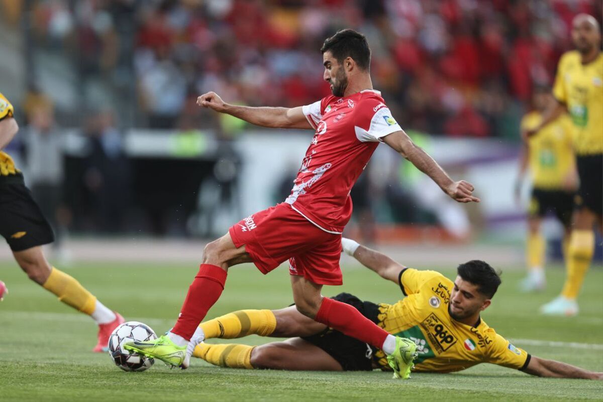 جنگ پرسپولیس و سپاهان جذاب ترین سوژه دو هفته پایانی لیگ برتر/ مسیر آسیایی سرخ پوشان از چه راهی می‌گذرد؟