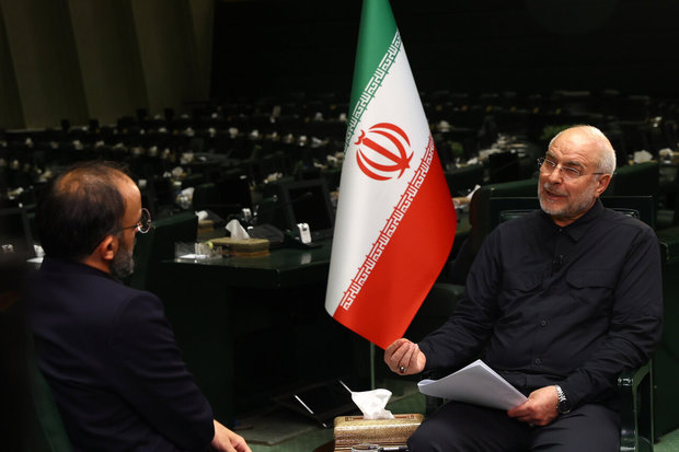 قالیباف: هسته سخت نظام 90 میلیون نفر هستند/ حتی افراد بی حجاب در حمایت از ایران ایستادند/ افرادی مثل آقای شمس الواعظین به رسانه ملی آمدند/ دیپلماسی هم یک روش مبارزه است همانطور که موشک نیز خود، یک روش مبارزه است/ حمله رژیم صهیونیستی با هماهنگی آمریکا بود