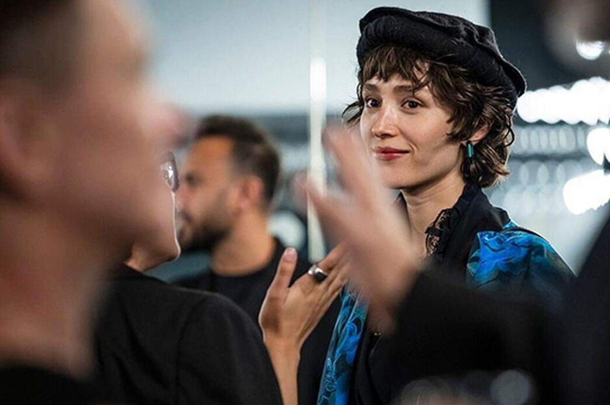 اقدام فرشته حسینی در حمایت از مردم افغان در جشنواره گوی بلورین