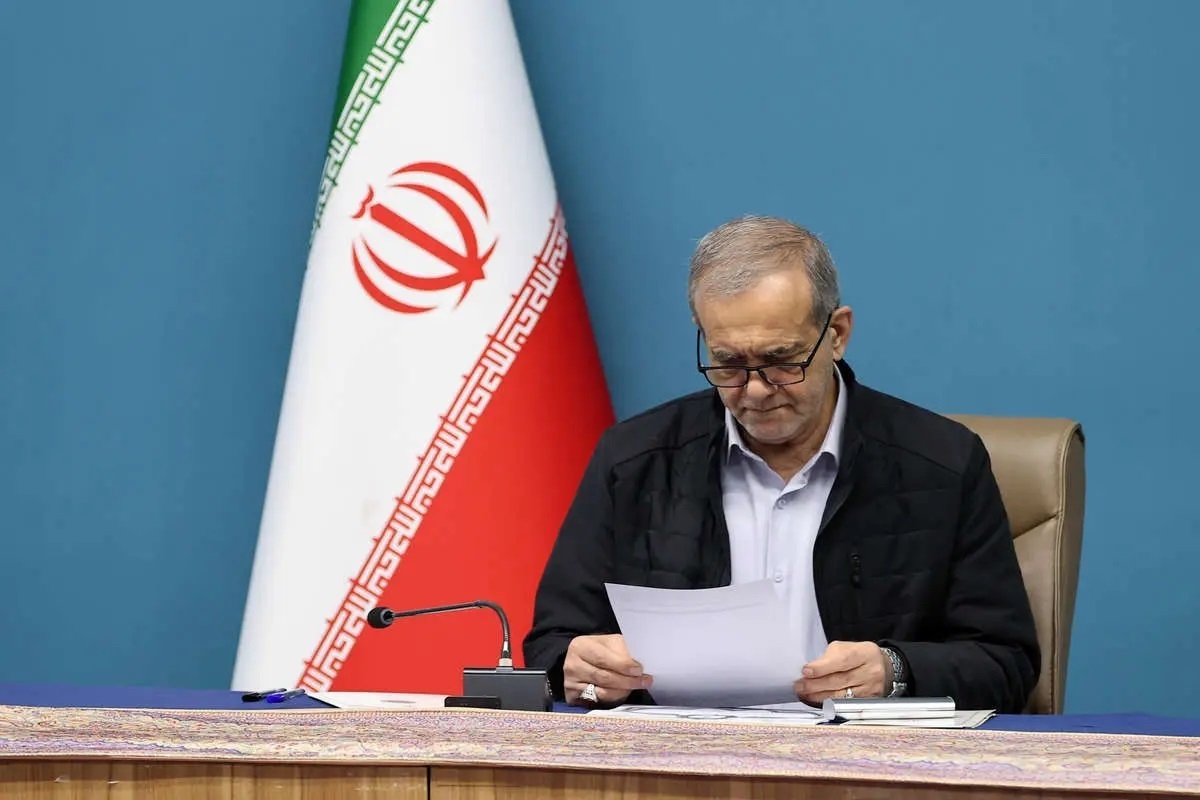 نامه جمعی از اساتید روزنامهنگاری به پزشکیان: فیلترینگ را هم حذف کنید نامه جمعی از اساتید روزنامهنگاری به پزشکیان: فیلترینگ را هم حذف کنید