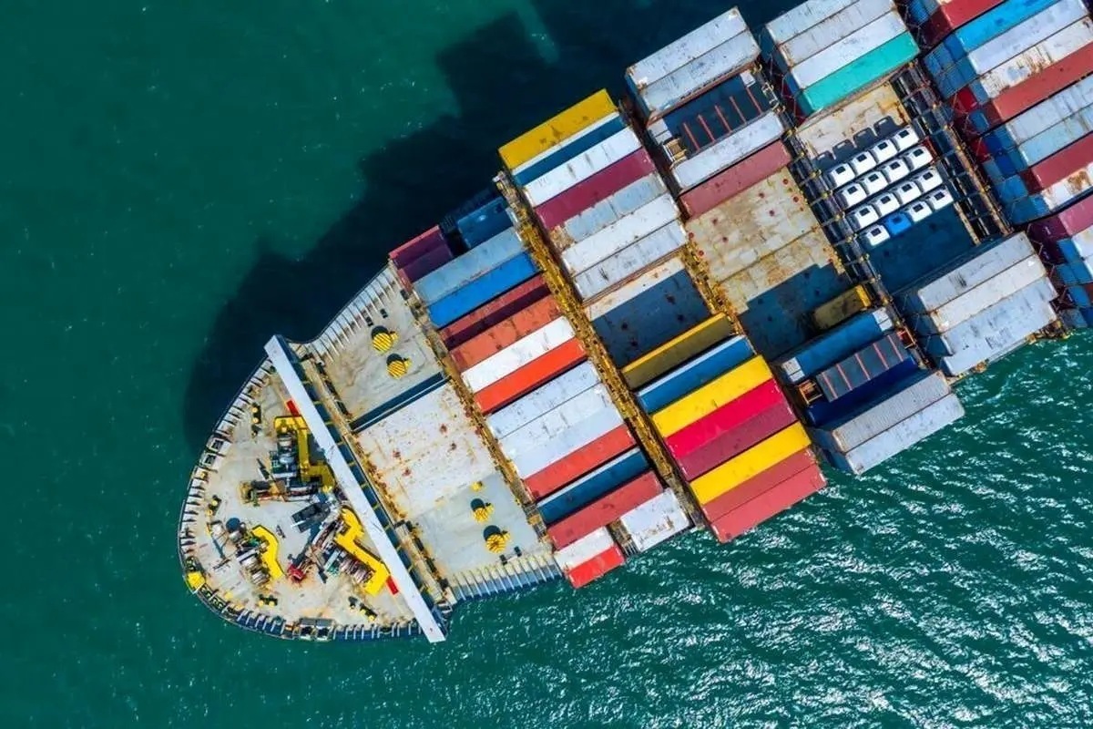 وزیر نفت: سرگردانی ۴۰ میلیون بشکه نفت ایران روی آب‌ها را کاملا تکذیب می‌کنم / اساسا نفتی که نتوانیم بفروشیم، نداریم