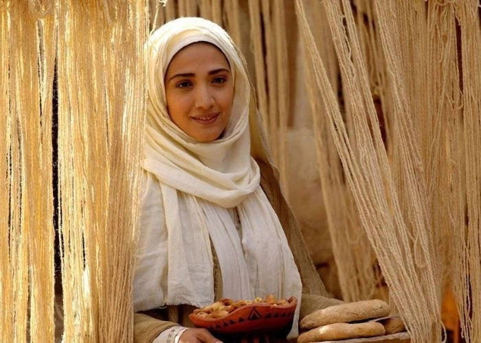 مینا ساداتی