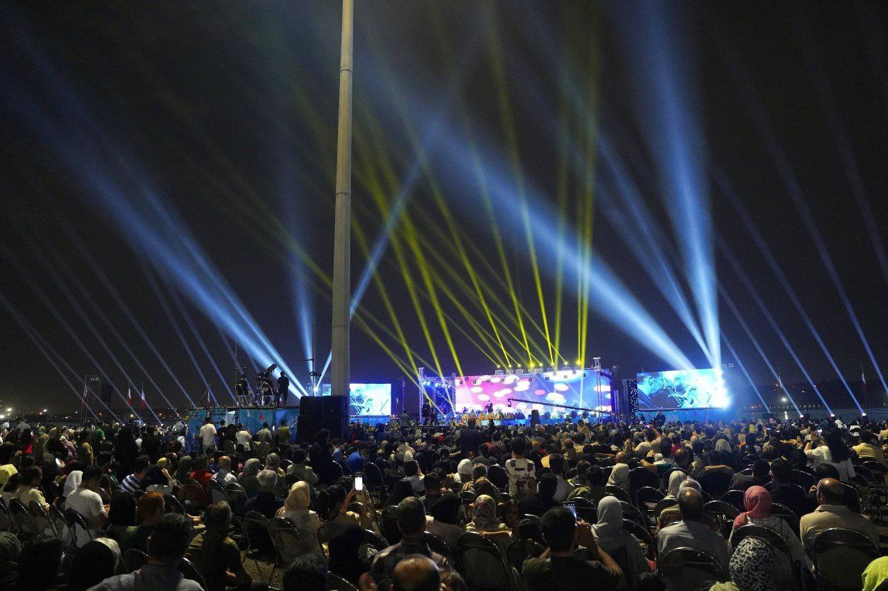 photo_5895539966581264710_y