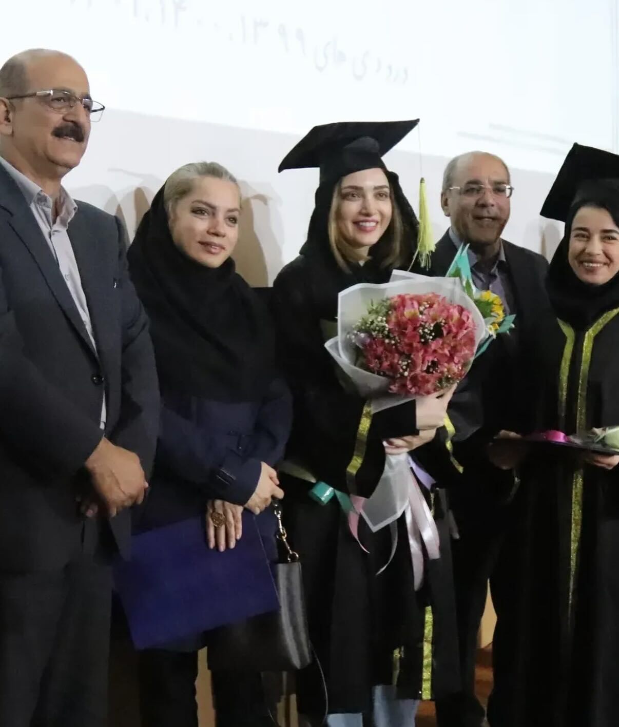 بهنوش طباطبایی و همکلاسی‌هایش