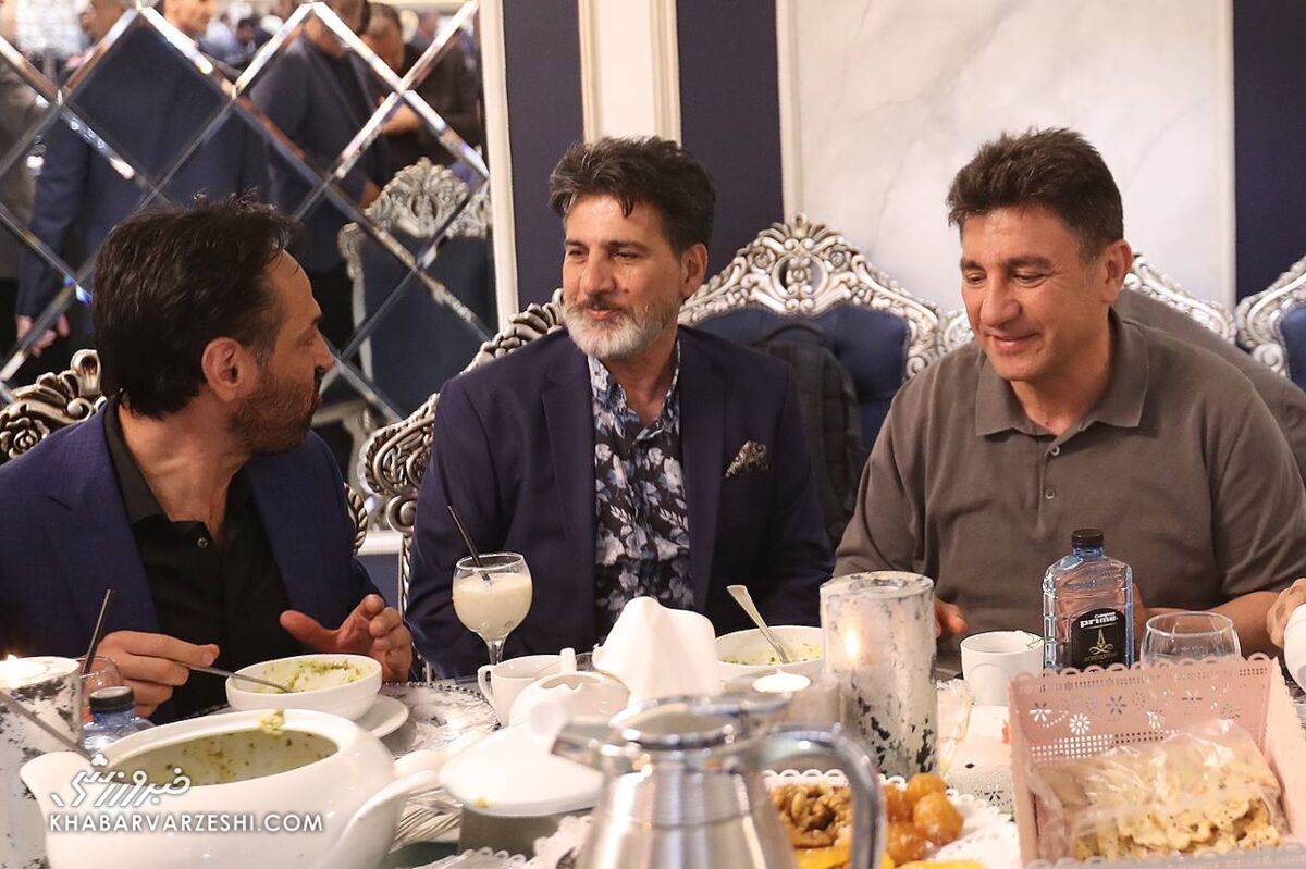 ساپینتو استقلال را ۱۰ نفره به زمین فرستاد!/ سروش رفیعی را محروم کنید تا درس عبرت شود ساپینتو استقلال را ۱۰ نفره به زمین فرستاد!/ سروش رفیعی را محروم کنید تا درس عبرت شود