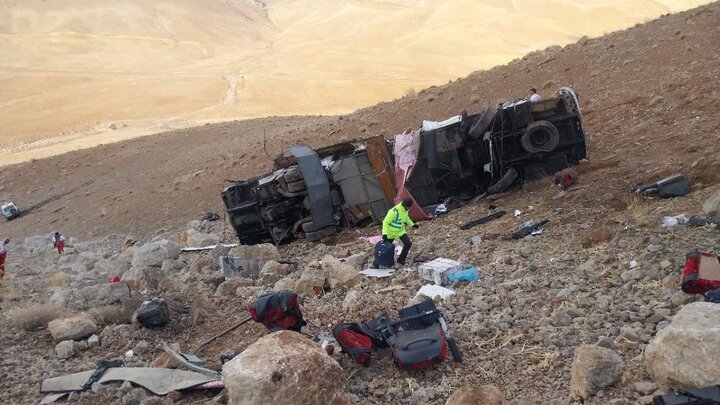 مشخص شدن علت واژگونی اتوبوس تهران–یاسوج در سمیرم؛ پلیس راه: عدم توانایی راننده در کنترل وسیله نقلیه، علت اصلی وقوع حادثه بوده / مسیر از نظر فنی و شرایط جوی هیچ مشکلی نداشته مشخص شدن علت واژگونی اتوبوس تهران–یاسوج در سمیرم؛ پلیس راه: عدم توانایی راننده در کنترل وسیله نقلیه، علت اصلی وقوع حادثه بوده / مسیر از نظر فنی و شرایط جوی هیچ مشکلی نداشته