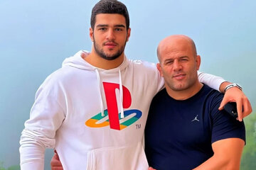 کری استقلالی فردین معصومی با تقلید از فرهاد مجیدی! کری استقلالی فردین معصومی با تقلید از فرهاد مجیدی!