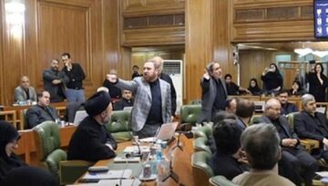 پایان ماه عسل در شهرداری تهران؛ زاکانی دیگر خواب بهشت را ببیند/ شکاف میان اصولگرایان پس از اصلاح قانون در مجلس/ قالیباف، زاکانی را از تهران حذف کرد؟ پایان ماه عسل در شهرداری تهران؛ زاکانی دیگر خواب بهشت را ببیند/ شکاف میان اصولگرایان پس از اصلاح قانون در مجلس/ قالیباف، زاکانی را از تهران حذف کرد؟