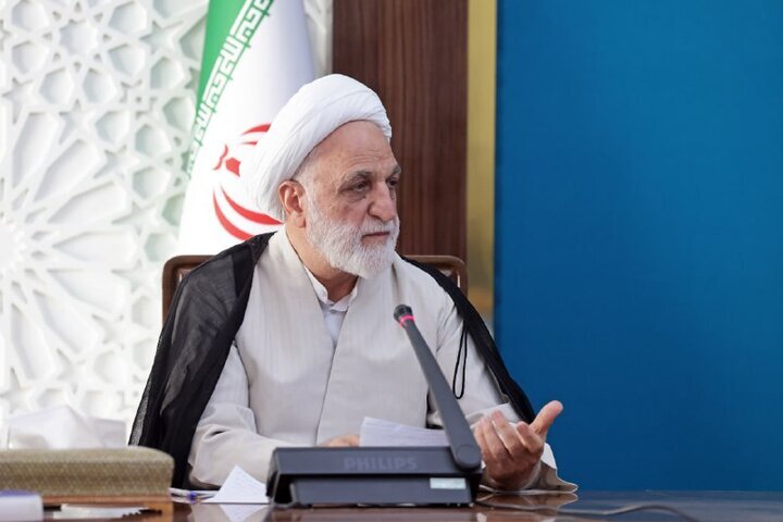 انتقاد تند اژهای از رواج واژههای تندرو و کُندرو