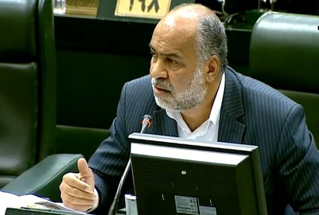 افزایش قیمت بنزین بدون افزایش حقوق جامعه را نابود می‌کند